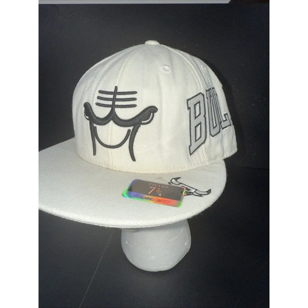Vintage Chicago Bulls Black/White Reebok Men’s 7 3/4 Fitted Hat